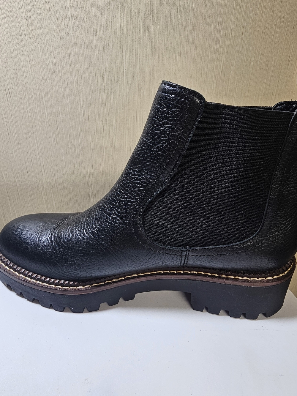 Caslon Leather Chelsea Boots Womens 6.5M Black Lug Sole Ankle Boots - Picture 9 of 11